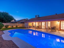 Large Pool With Diving Board, Remodeled 3bdrm, Near State Farm STDM and More!, vil·la a Peoria