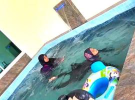 Desaru 16Pax Family with Private Mini Pool & Jacuzzi, feriebolig i Kota Tinggi