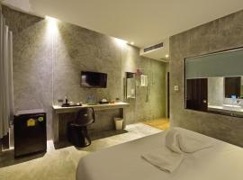 The Oasis Resort, hotel in Krabi town