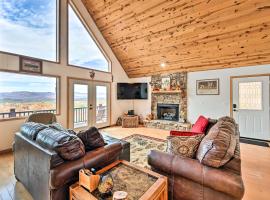 Murphy Cabin with Fire Pit and Stunning Mtn Views, hotel din Turtletown