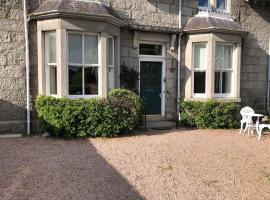 Spacious 2 Bedroom Flat in heart of Ballater, hotell i Ballater