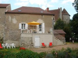 Maison indépendante avec terrasse, WIFI, jardin, proche château - FR-1-489-70, hotel v destinaci Ébreuil