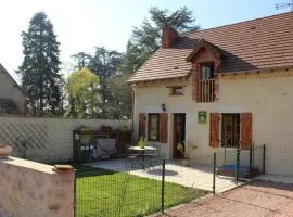 Gîte rénové avec cheminée, terrasse et jardin, proche de St Pourçain, idéal pour familles et animaux - FR-1-489-138