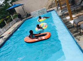 Ndlovu Palace, hotel en Ragbubee