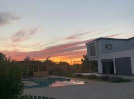 Magnifique villa avec piscine, cabaña o casa de campo en Kenitra