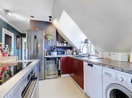 Cosy room in residential part of Copenhagen, with free street parking and shared bathroom, hotel a Copenaghen