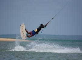 De Silva Wind Resort Kalpitiya - Kitesurfing School Sri Lanka: Kalpitiya şehrinde bir tatil köyü