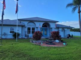 steve and cori's tropical king suite 2, hotel near Port Charlotte Town Center, North Port