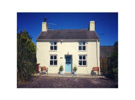 Gorgeous Cottage Near the Sea. Dog Friendly., cottage in Ederyn