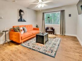 Love for Dallas: Close to Deep Ellum & AAC!, holiday rental in Dallas