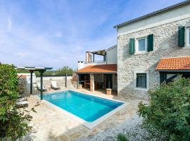 Villa MiA, отель в Сукошане