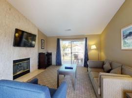 DF202 Airy 2 Bedroom Condo Overlooking the Pool, hotel in Palm Desert