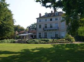 Le Chateau De La Vierge, hotel near Orsay-Ville RER Station, Bures-sur-Yvette