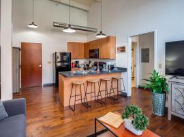 NY Style Centric Loft with King Bed by Park ave, hotel near George Eastman House, Rochester