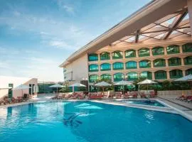 Mövenpick Grand Al Bustan
