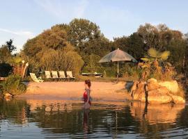 Propriété, lac, plages privées IDF 77 proche Paris, hotel em La Tombe