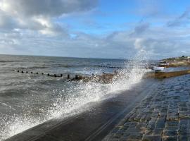 No40Barmouth-Modern,Spacious&Hot Tub, hotel with jacuzzis in Barmouth