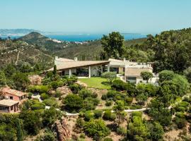 Art & design Villa with 360 view, hospedaje de playa en Mandelieu-la-Napoule