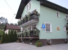 Homestay Sreš, hotel con parking en Mlaka pri Kranju