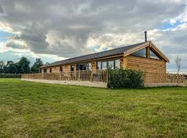 4Bed Lodge Sleeps8-Pet Friendly-Hot Tub-Log Burner