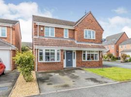 SPACIOUS DETACHED 5 Bedroom4 Bathroom WIFI Parking, hotell i Newcastle-under-Lyme