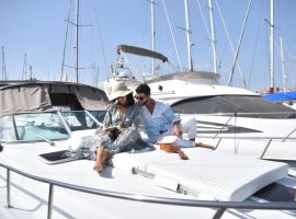 Luxury Boat KARAMBA I, allotjament en vaixell a San Miguel de Abona