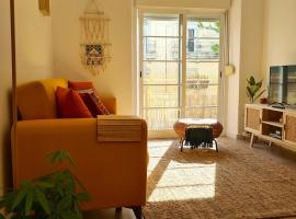 Canto da Rocha Guesthouse, hotel v destinaci Almada