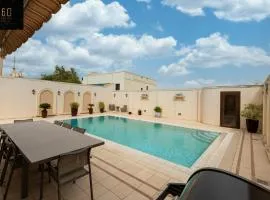 LUX VILLA with amazing BBQ, Pool Area & WIFI by 360 Estates