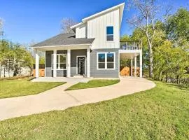 Denison Home with Balcony Walk to Downtown!