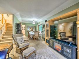 Charming Vancouver Home - Patio and Fire Pit!, spa hotel sa Vancouver