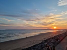 Driftmark Aberavon Beach The Crownlands 4 bedrooms Large Driveway parking 2 mins from Beach, hotell i Port Talbot