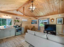 Cozy Cedar Cabin Steps Away From Mt. Rainier, villa en Ashford