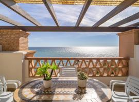 Stunning Apartment In Torrox Costa、トロクス・コスタのホテル