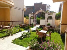 Mikhaila Guest House, hotel in Luxor