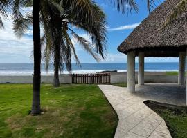 Monterrico Casablanca, hotel with parking in Chiquimulilla