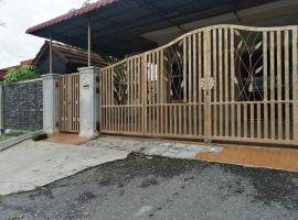 SRI WANG HOMESTAY @ ARAU, holiday home in Arau