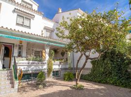 3 Bedroom Stunning Home In Torre Del Mar: Torre del Mar'da bir otel