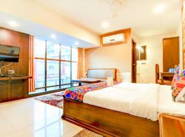 Hotel R DELUXE "Couple Friendly Vaccinated Staff", hotelli kohteessa New Delhi alueella Paharganj