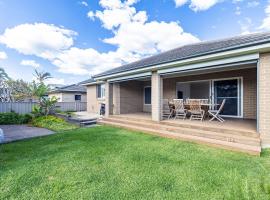 13 Morna Point Rd pet friendly boat parking house on one level, Hotel in Anna Bay