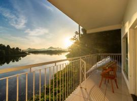 ์์ผ๋๋์ ์์นํ ํธํ
Karapuzha Village Resort