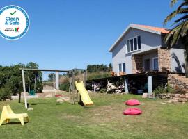 Mira Guincho house with sea view and garden, Cascais, atostogų namelis mieste Alcabideche