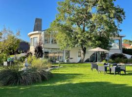 Grande Villa de 8 chambres avec Balnéothérapie- Vill'Acacia, hotell i Bray-Dunes