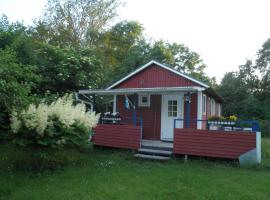 Lillstugan med annex, hotel perto de Gumbalde Golf Course, Stånga