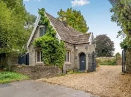 luxury 2 bed cosy cottage with hot tub and childrens play area hambrook Bristol