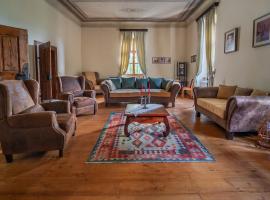 Conacul Gaal Kuria, bed & breakfast σε Dalnic