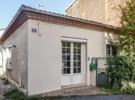 2 Bedroom Cozy Apartment In Bergerac