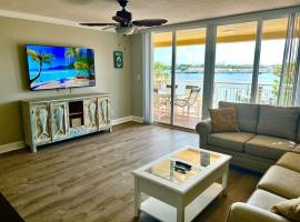2x2 Fully Updated Old Town Waterfront Corner Condo, hytte i Key West