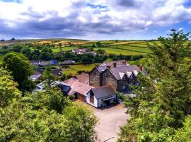 Wolfscastle Country Hotel, hotel with hot tubs in Haverfordwest
