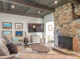 Homestead - Where Classic Meets Modern, ваканционна къща в Фрута