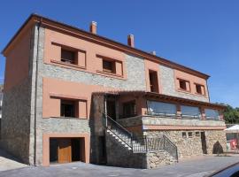 Hotel Duque de Gredos, hotel v destinaci Solana de ávila